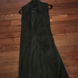 Sleeveless trench coat